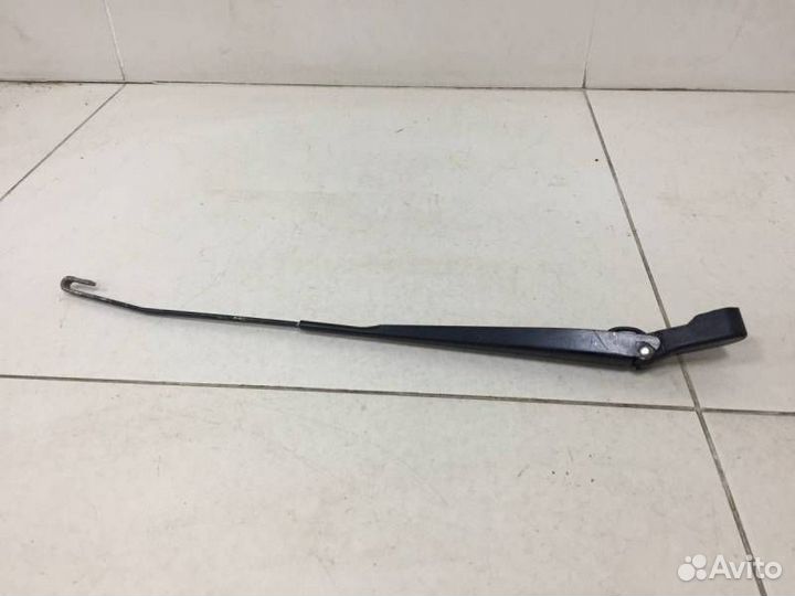 Поводок стеклоочистителя передний правый LADA Larg