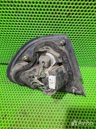 Фонарь задний внешний правый Nissan Almera N15