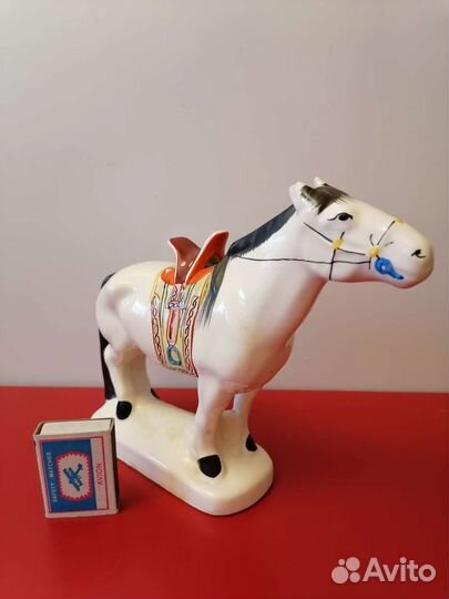 Фарфоровая статуэтка 