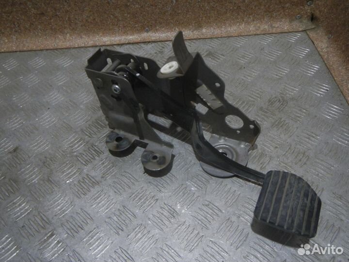 Педаль тормоза, Renault -fluence (10)