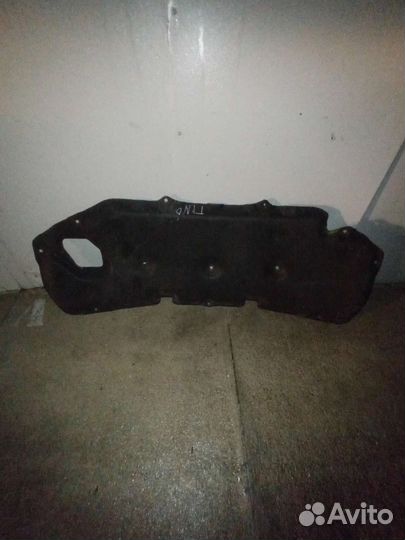 Nissan Almera Tino утеплитель капота