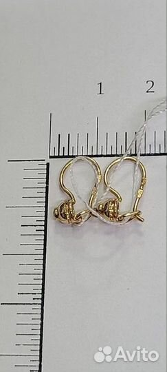 Золотые серьги с камнем