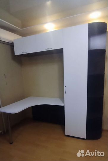 Компьютерный стол-стенка со шкафом