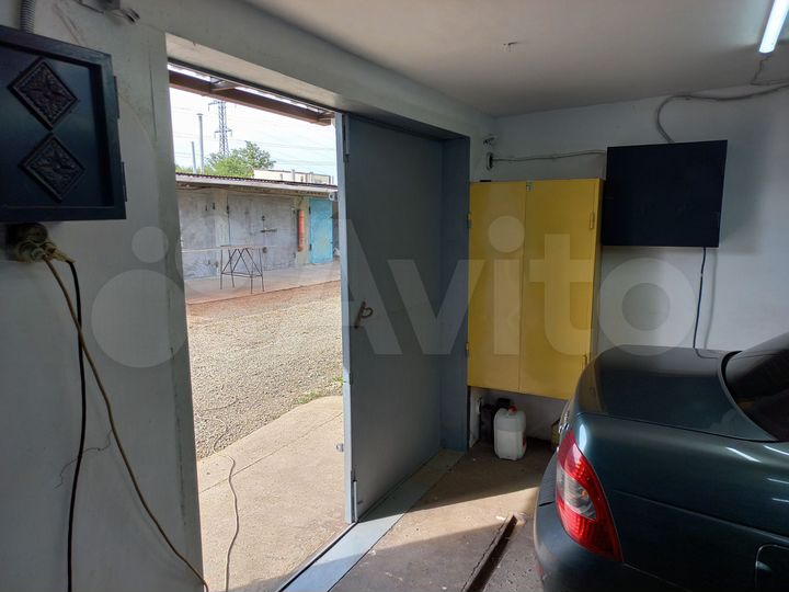 Гараж, > 30 м²