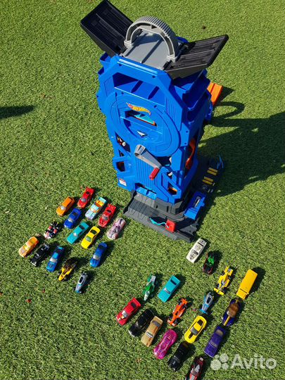 Парковка-гараж Hot wheels mega rally с лифтом