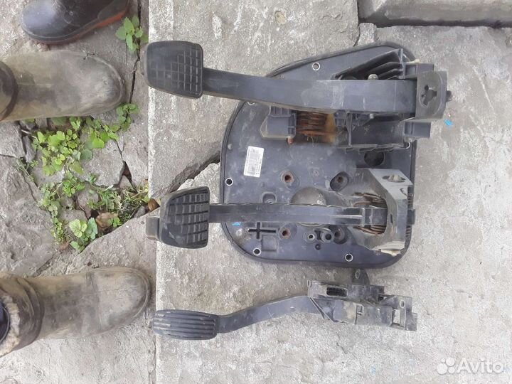 Педаль сцепления в сборе