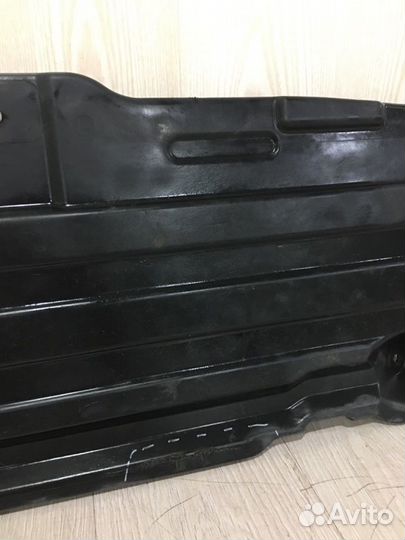 Защита днища кузова передняя левая Mercedes Benz