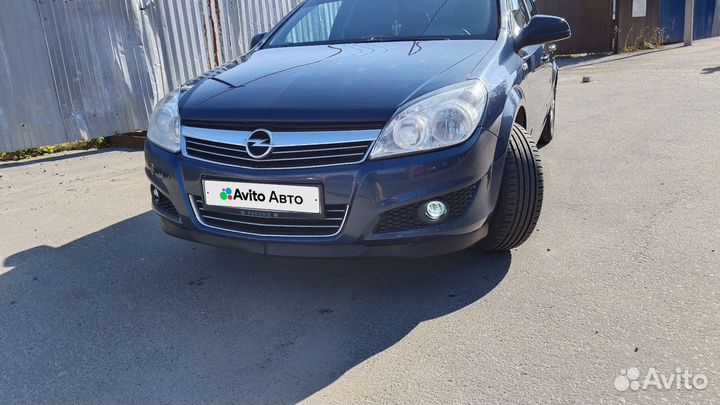 Opel Astra 1.6 МТ, 2011, 200 000 км