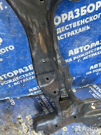 Передний подрамник Toyota Sprinter седан 1994