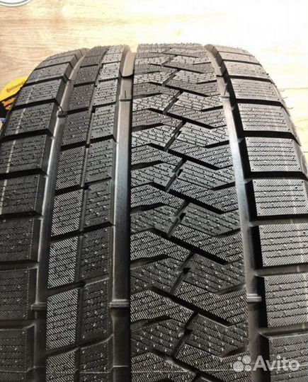 Triangle Snowlink PL02 275/40 R20 и 315/35 R20 110V