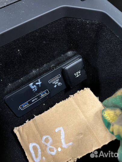 Разъем AUX / USB Land Rover Range Rover Velar 2020