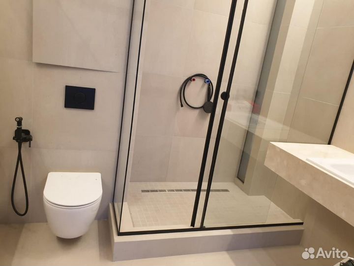 Стеклянные душевые перегородки