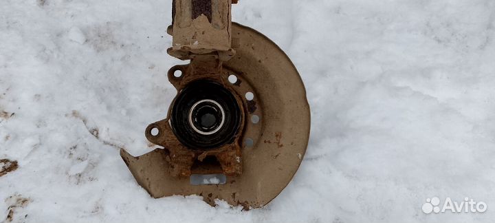 Передняя правая стойка со ступицей на ваз 2110