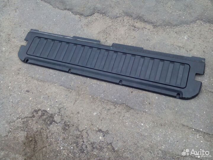 Пластик нижней хлопушки багажника BMW X5 e53