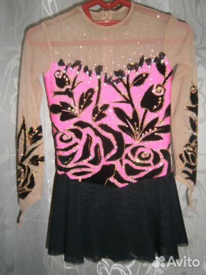 Платье для выступлений по фигурному катанию