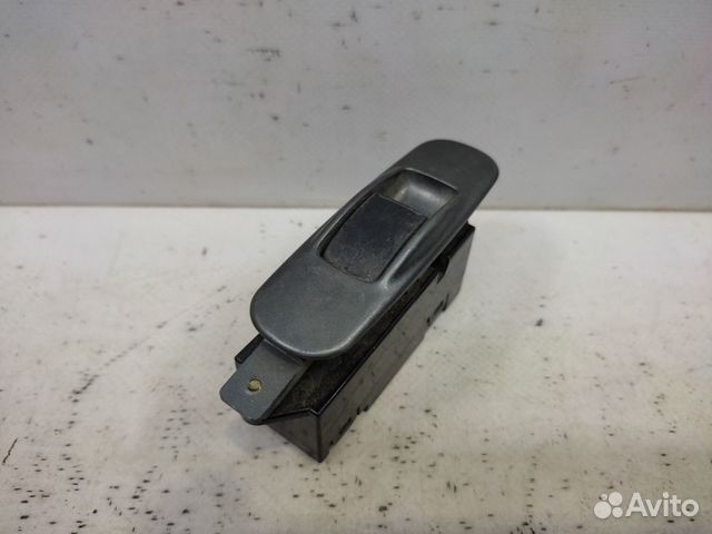 Кнопка стеклоподъемника задняя правая Mitsubishi