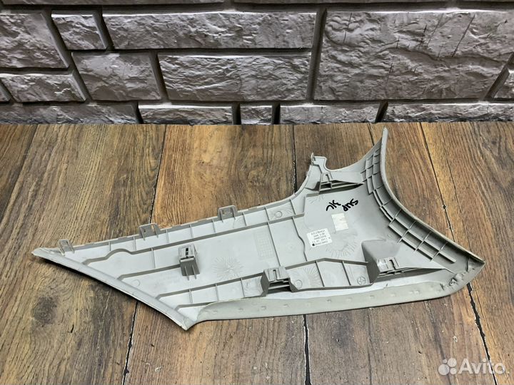 Skoda Superb Обшивка стойки задней верхняя