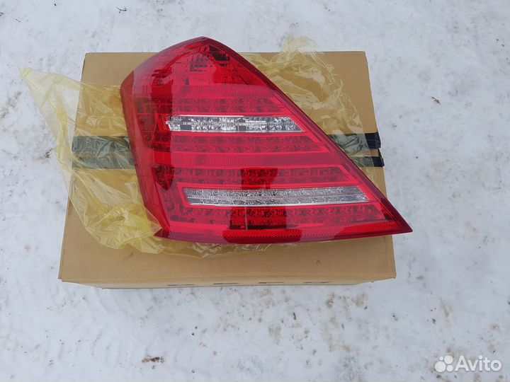 Фонарь задний левый в крыло Mercedes W221