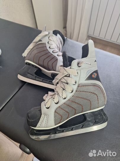 Коньки хоккейные 39 размер
