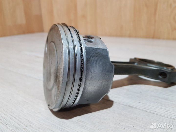 Поршень с шатуном Ford Maverick AJ 2003