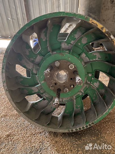 Запчасть на комбайн (шкив)