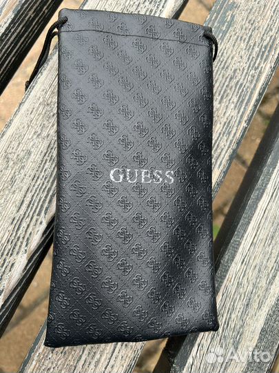 Солнцезащитные очки женские Guess