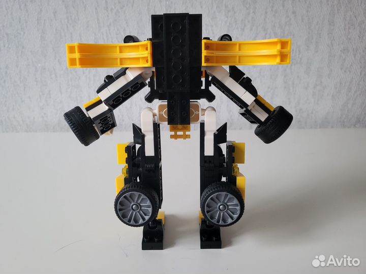 Продаю конструктор Робот аналог Лего