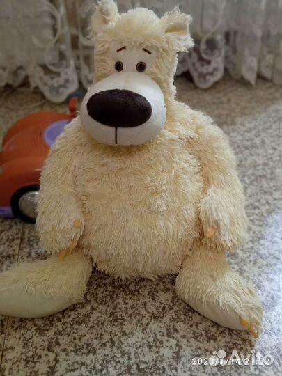 Игрушечный медведь мягкий
