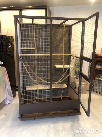 Большая клетка для обезьянок