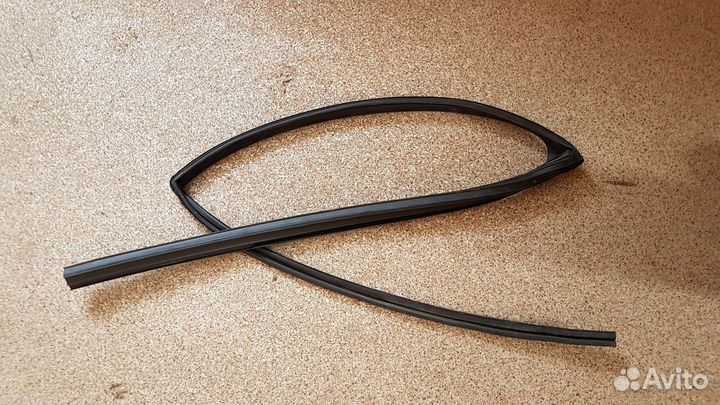 Уплотнитель задней правой двери camry xv70 xv 70