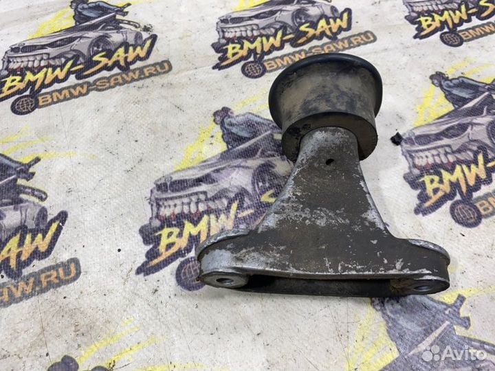 Кронштейн двигателя Audi 80 B3 AAD 1991