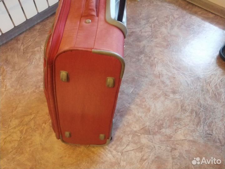 Чемодан на колесах