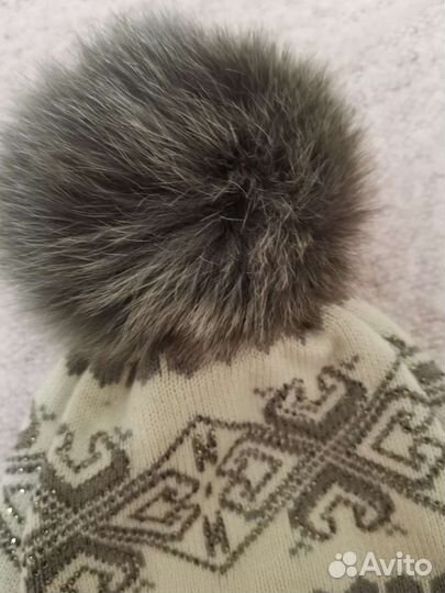 Шапка с натуральным помпоном