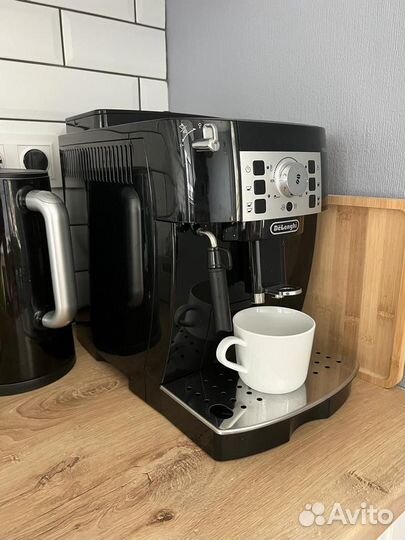 Кофемашина DeLonghi ecam 22.105 (22.110, 22.114)