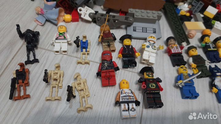 Lego россыпью и человечки