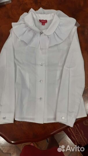 Белая нарядная блузка для девочки