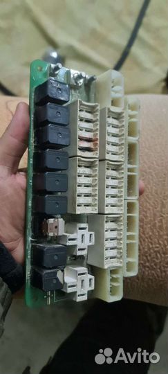 Блок предохранителей на Komatsu wb97s5