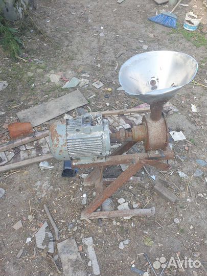 Мельница для зерна бу