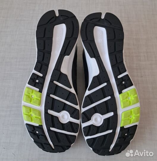 Кроссовки б/у Reebok Originals унисекс