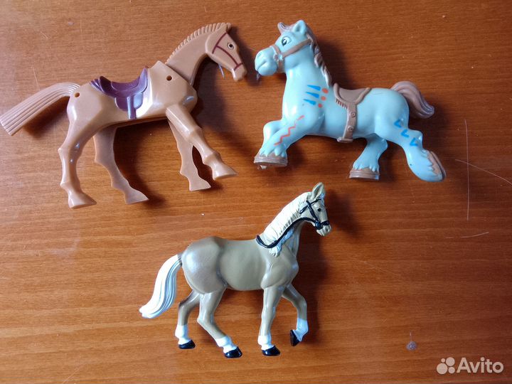 Кони лошади пластик, солдатики,рыцари,индейцы