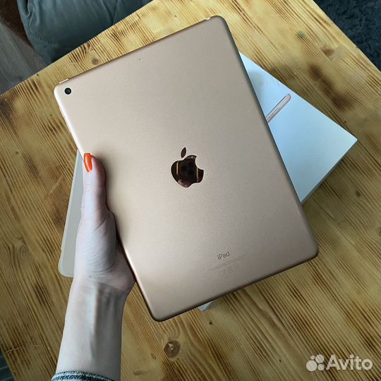 Планшет Apple iPad 9.7 2018 RU 32 гб Wi-Fi золотой