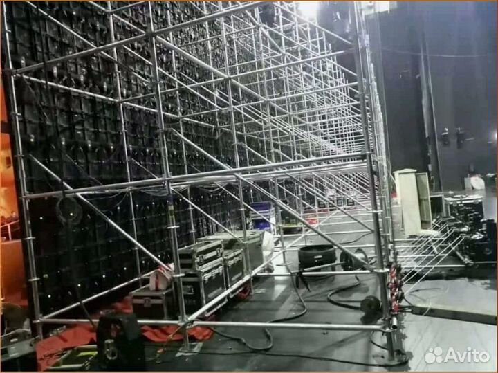 Строительные леса для сцен и подиумов Layher