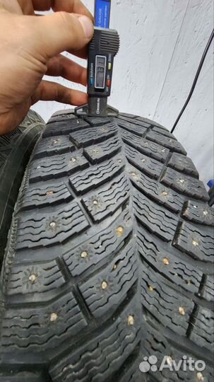 Michelin X-Ice North 4 215/65 R16