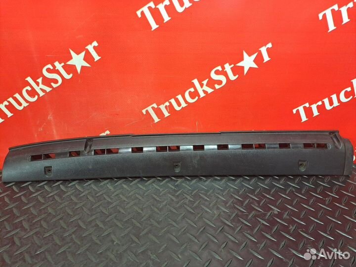 Накладка торпедо левая Daf XF105