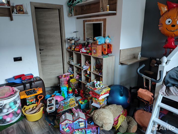 Целая комната детских музыкальных игрушек