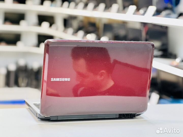 Ноутбук Samsung / i3-350M / SSD / GT 310M