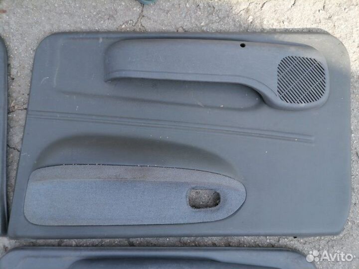 Обшивка двери Kia Sportage grand FE 2.0 I 16V 2002