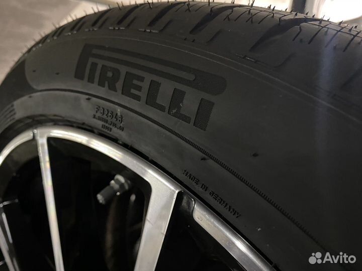 Pirelli Scorpion Winter 2 275/40 R22 и 315/35 R22 108V