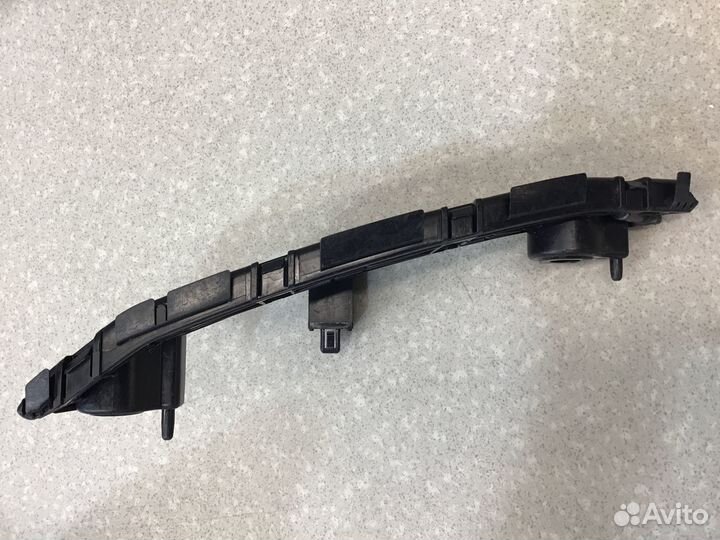 Кронштейн переднего бампера правый Mazda 3 (BL) 20