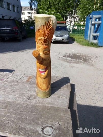 Оригинальные вешалки в прихожую